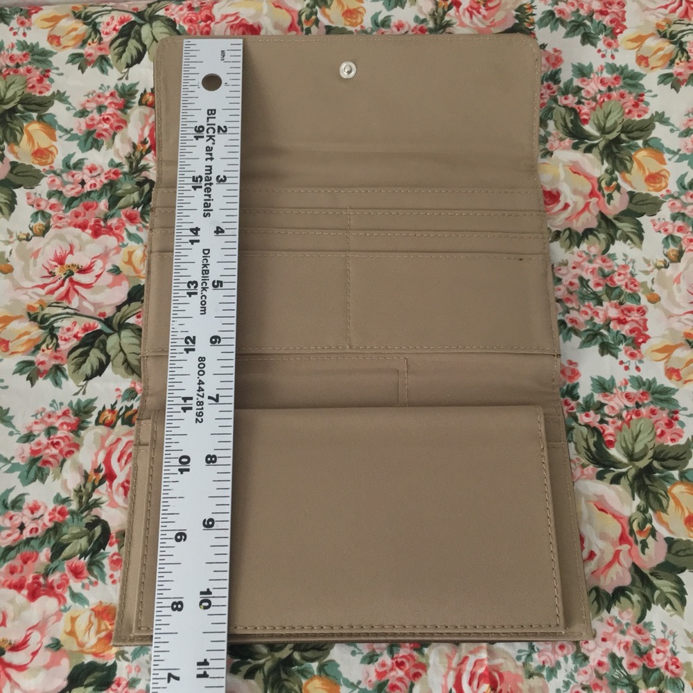 Metallic Tri-Fold Wallet - Picture 5 of 14